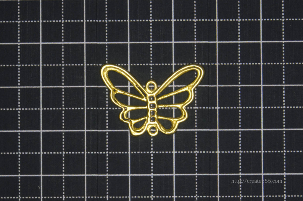 【チャーム】トルコ製 マットゴールドの蝶 17×24mm