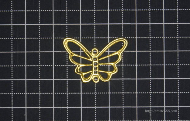 【チャーム】トルコ製 マットゴールドの蝶 17×24mm