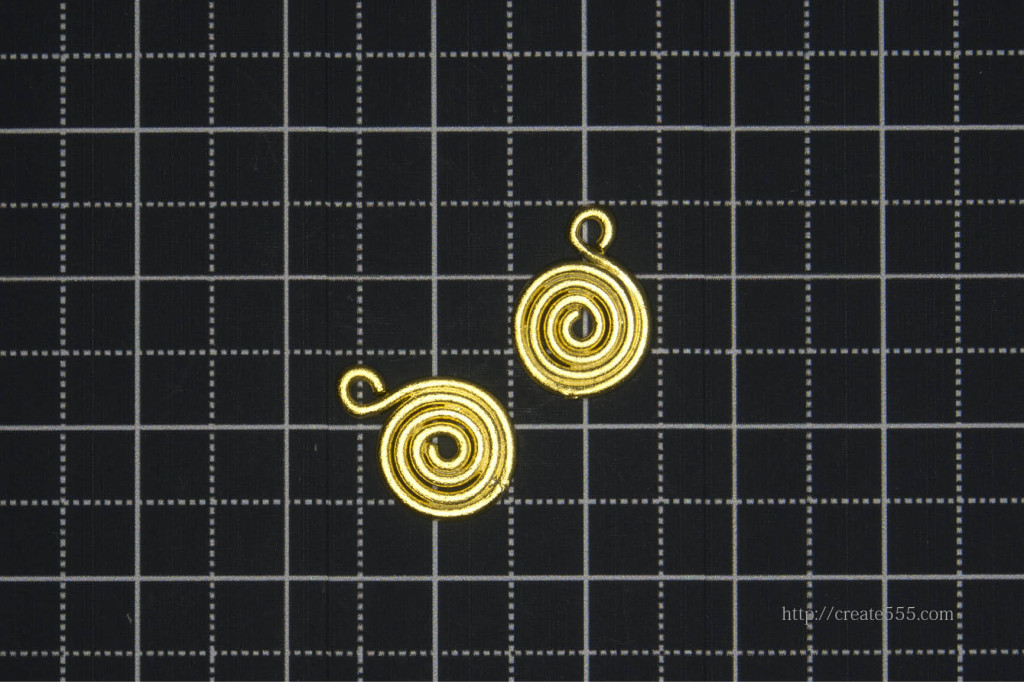 【チャーム】トルコ製 グリークスパイラル 14×10mm